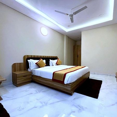 Hotel Vrinda Niddhivan ! Fully Ac, Prem Mandir At Walking Distance ! Just Near The Iskcon Temple Vrindāvan Exteriör bild