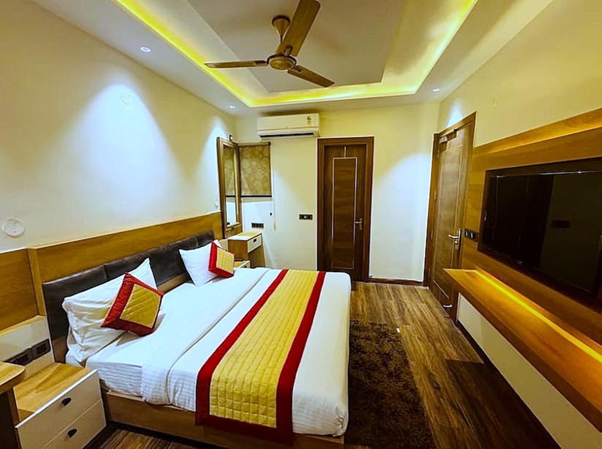 Hotel Vrinda Niddhivan ! Fully Ac, Prem Mandir At Walking Distance ! Just Near The Iskcon Temple Vrindāvan Exteriör bild