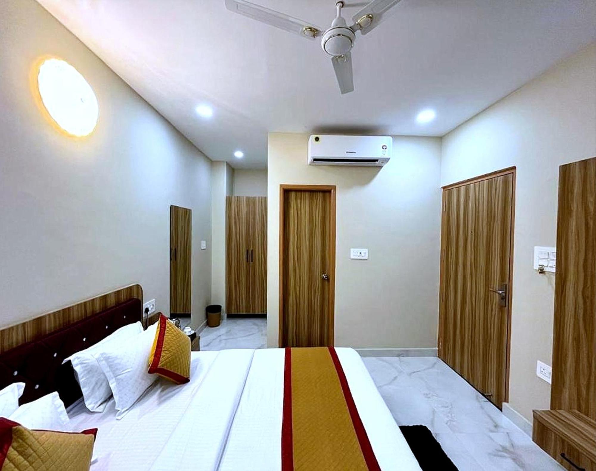 Hotel Vrinda Niddhivan ! Fully Ac, Prem Mandir At Walking Distance ! Just Near The Iskcon Temple Vrindāvan Exteriör bild
