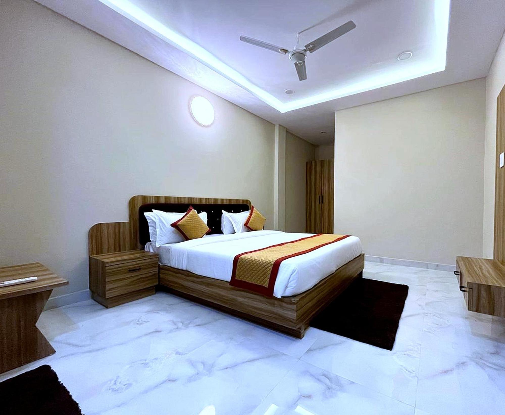 Hotel Vrinda Niddhivan ! Fully Ac, Prem Mandir At Walking Distance ! Just Near The Iskcon Temple Vrindāvan Exteriör bild
