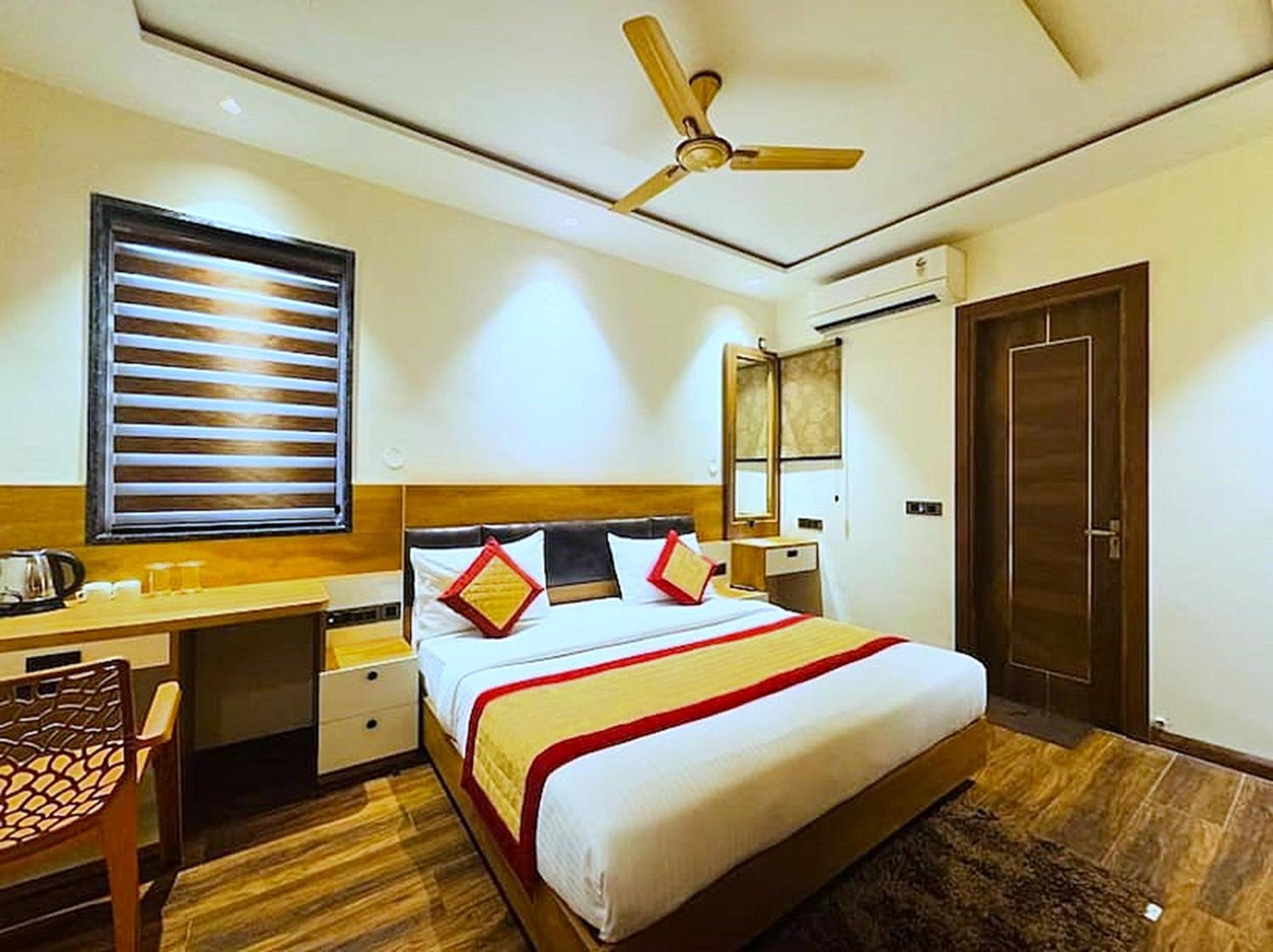 Hotel Vrinda Niddhivan ! Fully Ac, Prem Mandir At Walking Distance ! Just Near The Iskcon Temple Vrindāvan Exteriör bild